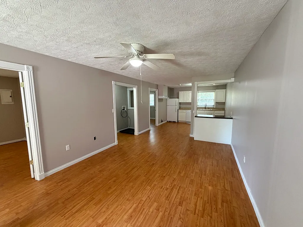 117 Lookout Street - 1 — Photo 2