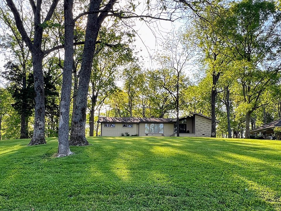 1st image of 808 N Summerfield Dr