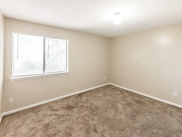 1329 Windsor St #2 — Photo 16