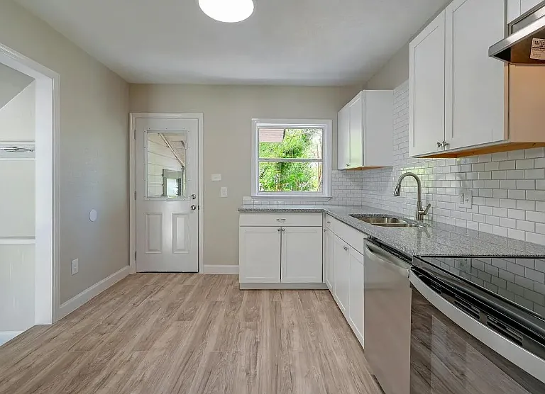 505 Wright Ave — Photo 10