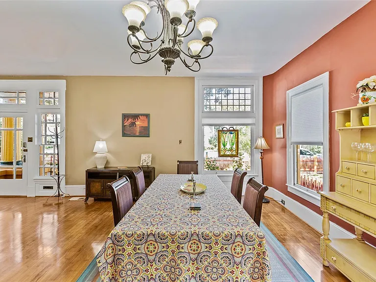 2927 Bernardo De Galvez Ave — Photo 4