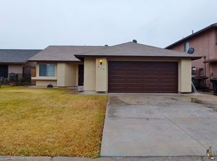 414 Silverado Trl, Imperial, CA 92251