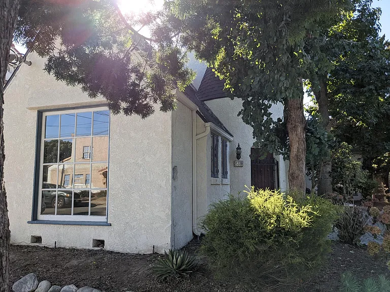 239 Orizaba Ave — Photo 2