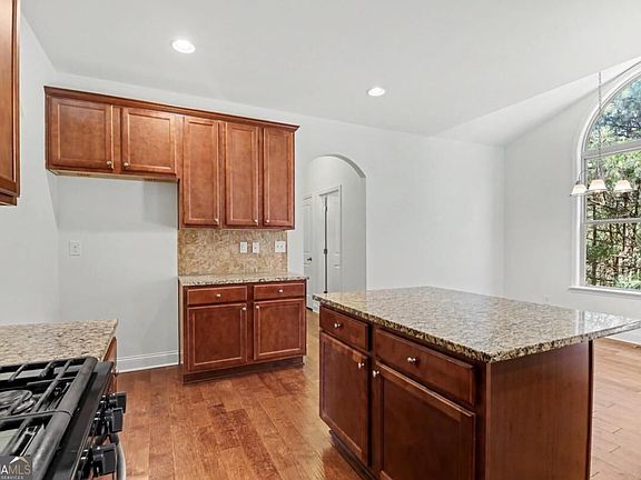 5th image of 4010 Village Estates Ct