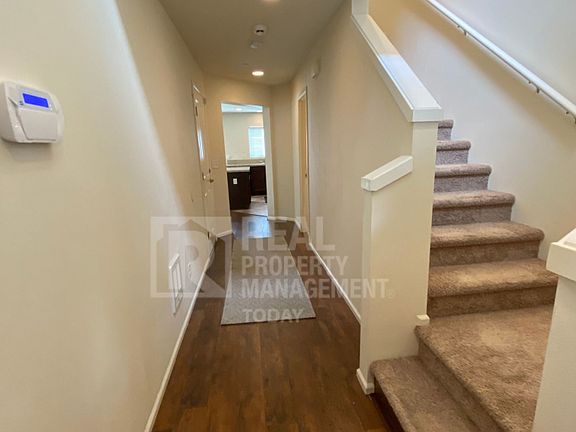 5th image of 7525 Brianna Ct SE