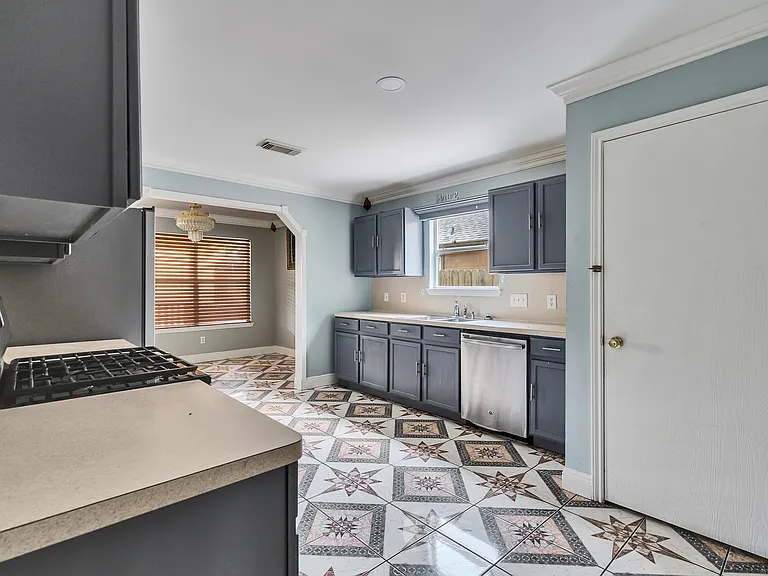 11319 Lindenloch Ln — Photo 4