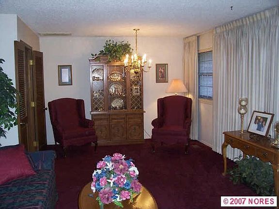 combo living room / dining room