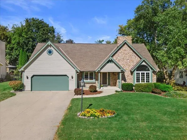 N59W24386 Quail Run LANE, Sussex, WI 53089