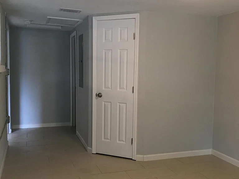 Master Room Suite - 5 E Golden ST