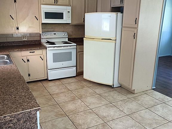 4th image of 385 Jones Rd