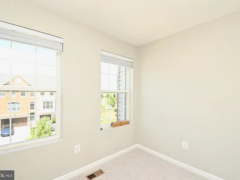 11177 Southport Pl — Photo 32