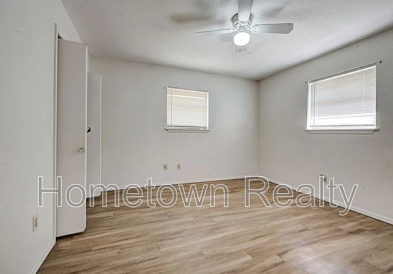 1109 NE 5th Ter — Photo 16