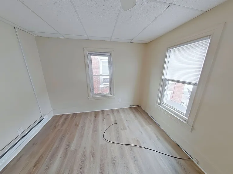 411 W Broadway St — Photo 10
