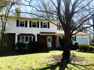 32 Bunker Hill Dr, Manalapan, NJ 07726