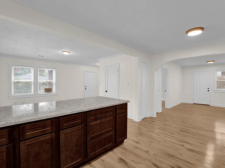 759 E Mallory Ave — Photo 8