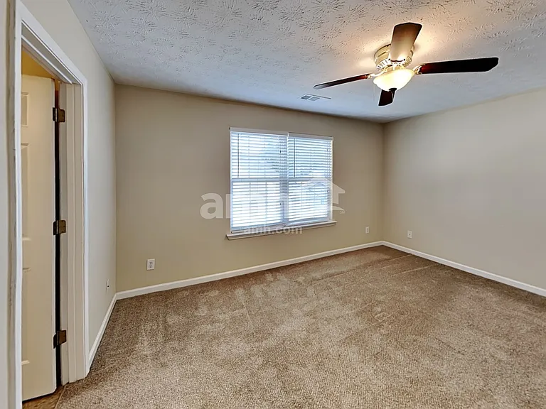 930 W Oaks Dr — Photo 9