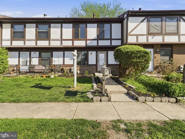 25 Bourbon Ct, Parkville, MD 21234