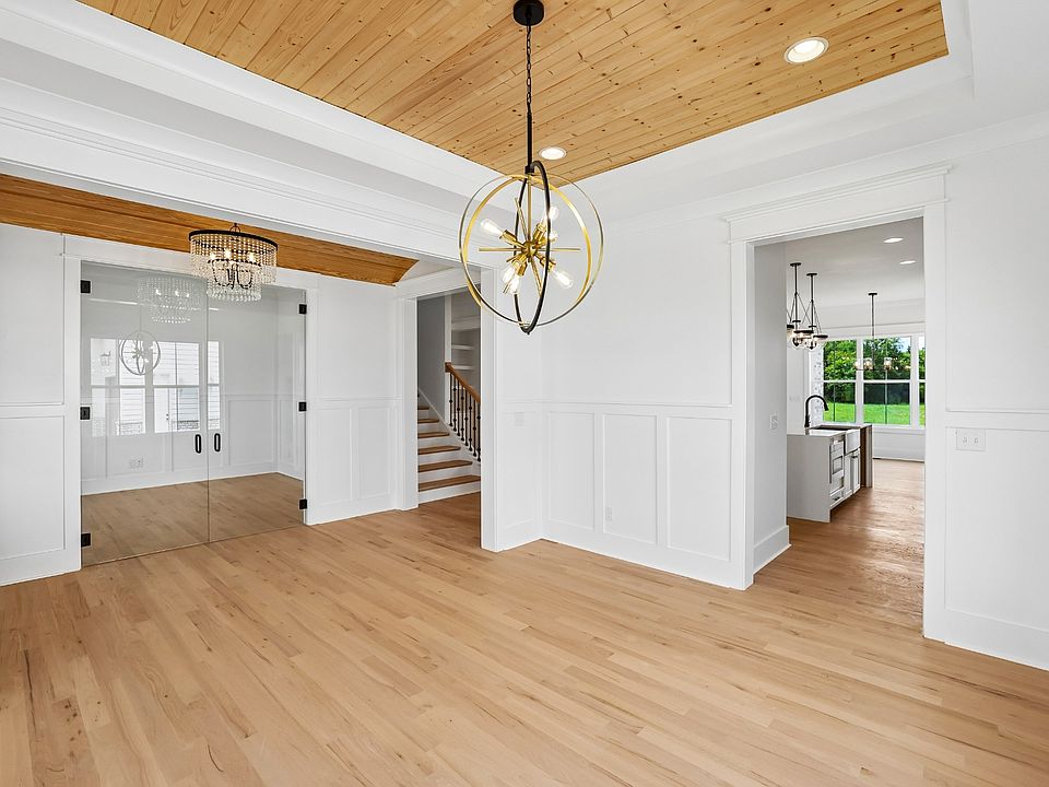 1st image of 1904 Martha Washington Way