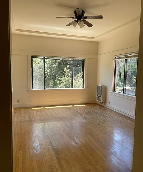 611 W Grand Ave #8 — Photo 2