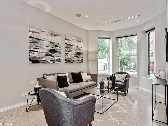 3rd image of 2116 W Wellington Ave #2
