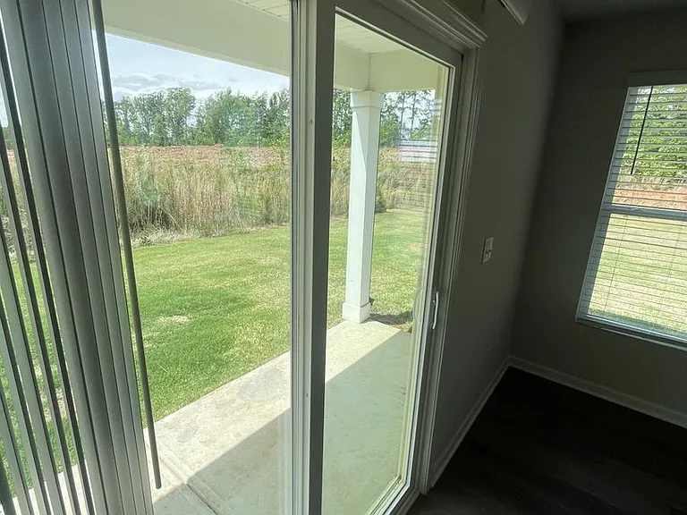 1100 Peony Ln — Photo 16