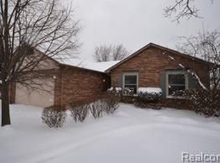 47184 Meadowbrook Dr, Macomb, MI 48044