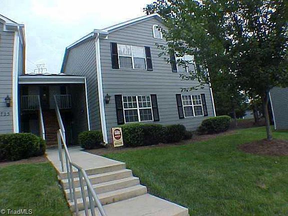 2nd image of 725 Shelby Dr APT B