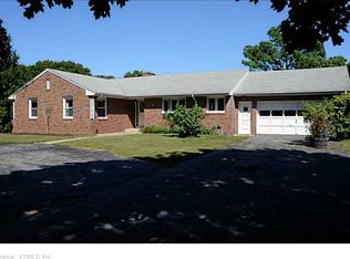 61 Gallup Ln, Waterford, CT 06385