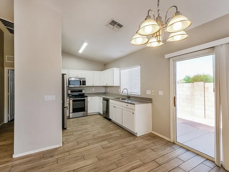 3430 N Saffron — Photo 9