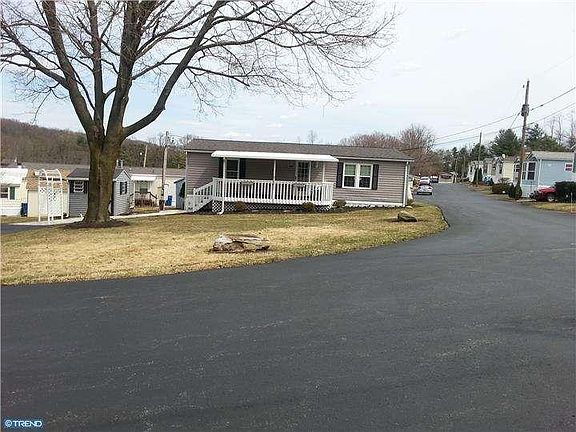 3rd image of 1 Forsynthia Ln