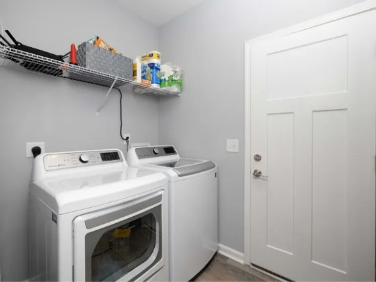 1239 Oxford Village Cir — Photo 14