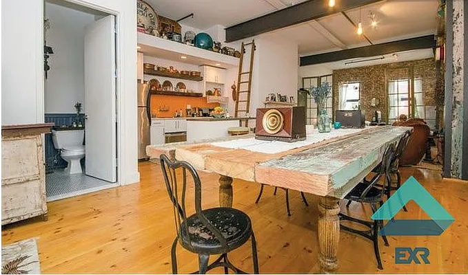 Rented by EXR | media 35