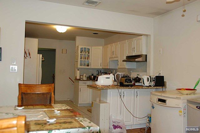 2nd image of 51 Burlington St
