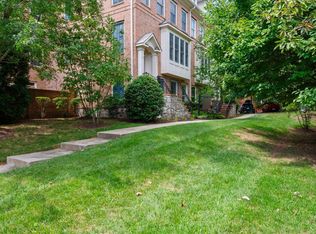 10605 Yorktown Dr, Fairfax, VA 22030