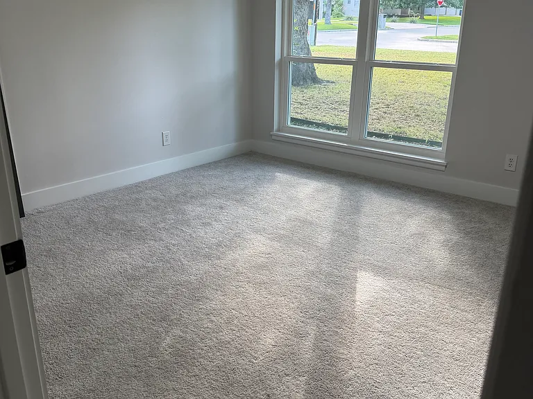 300 Oak Tree Ln — Photo 11