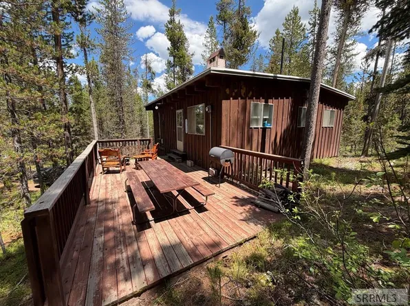4060 Hill Dr, Island Park, ID 83429