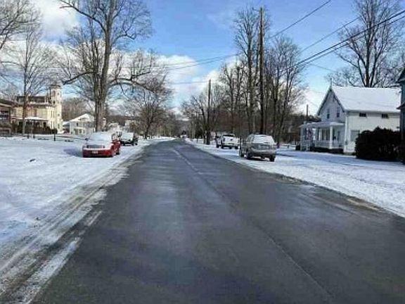Exterior Neighborhood (street photo)