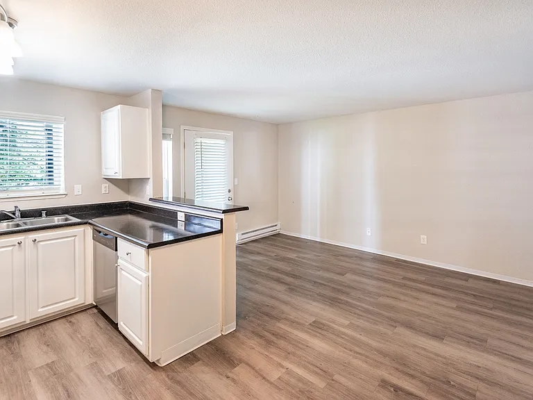 Black Lake Apartments — Photo 15