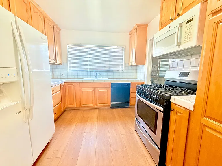 428 N 6th St — Photo 5