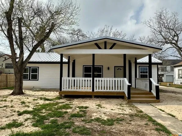 1008 N Gonzales St, Cuero, TX 77954