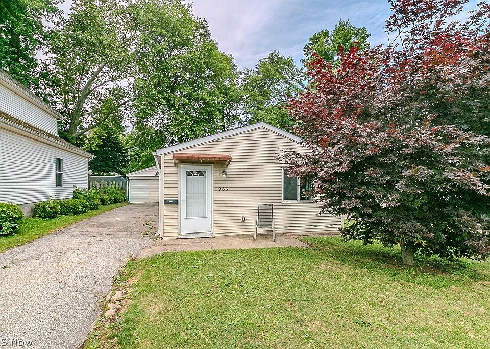 1st image of 966 Windermere Dr