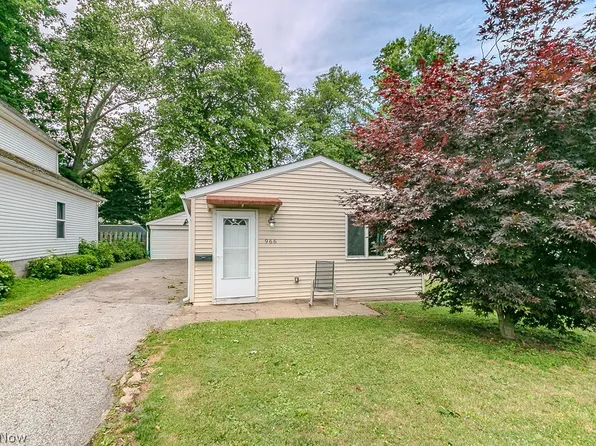 966 Windermere Dr, Willoughby, OH 44094