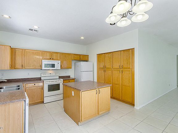 5th image of 5796 W Puget Ave