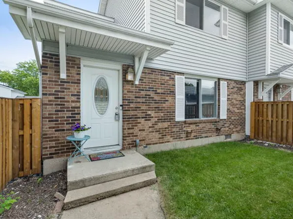 12 Scarlet Hawthorne Ct #12, Woodridge, IL 60517