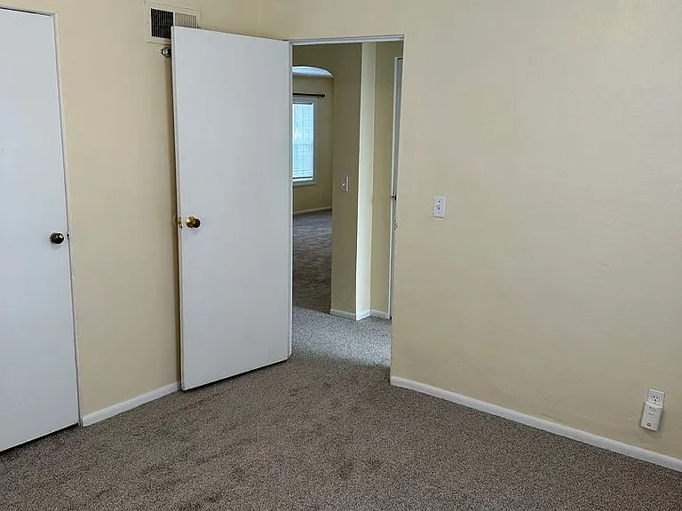 1718 Avenue D — Photo 10
