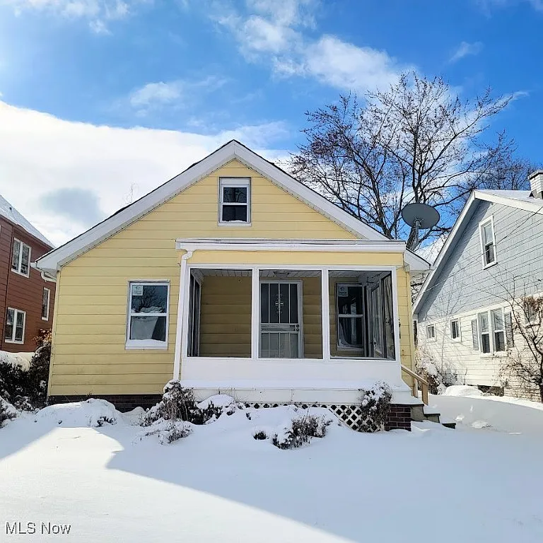 14414 Kingsford Ave photo 1