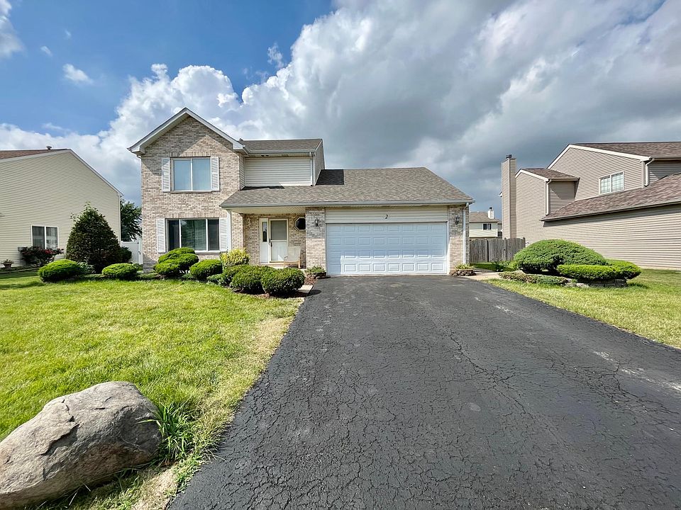 beautiful single family house with 2-car garage