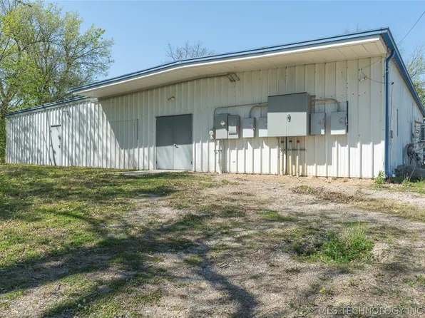 709 E 4th St, Skiatook, OK 74070