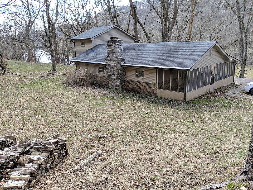 Spacious lot 