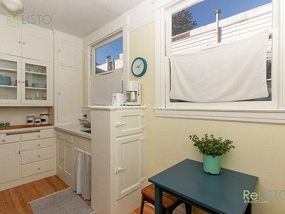 5th image of 1245 Oak St APT 3